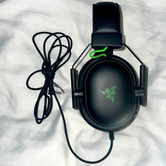 Razer BlackShark V2 Model RZ04-0323 Black & Detail (No Mic Attachment) - Picture 1 of 6